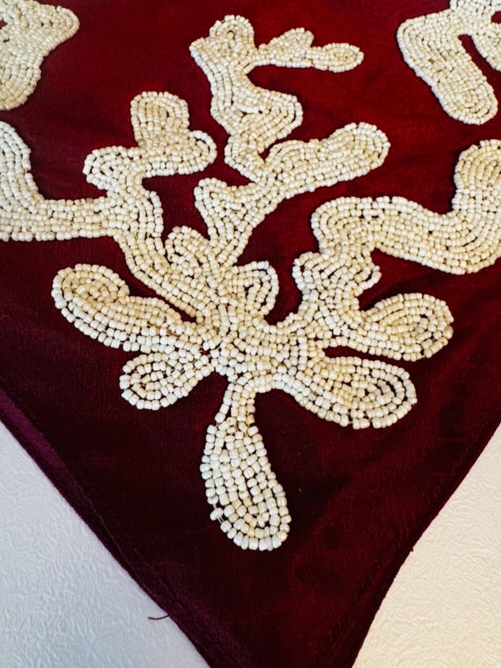 Saro Lifestyle Irena Collection Elegant Red Off-White Table Runner Beaded Embroi - Picture 6 of 16